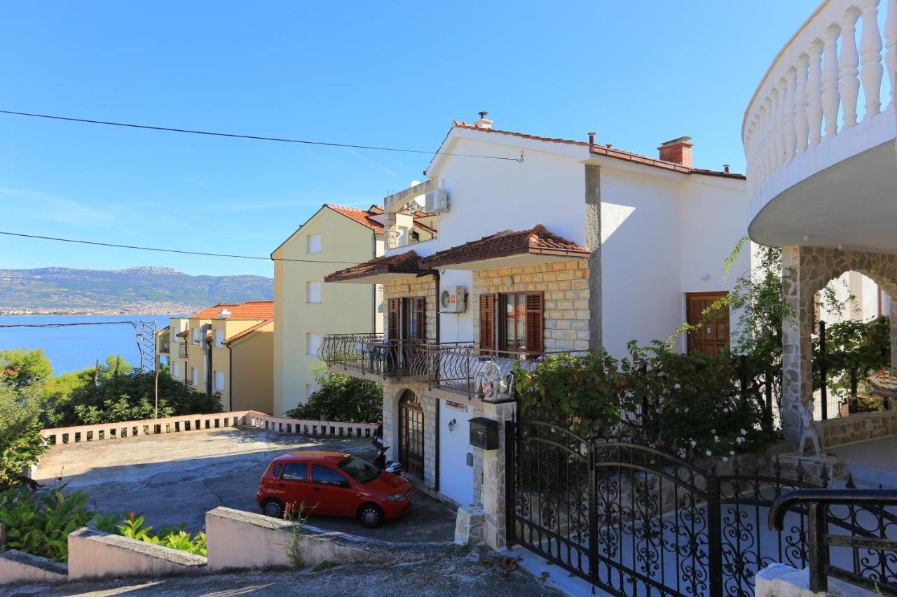 Apartments By The Sea Arbanija, Ciovo - 17332 Trogir Kültér fotó