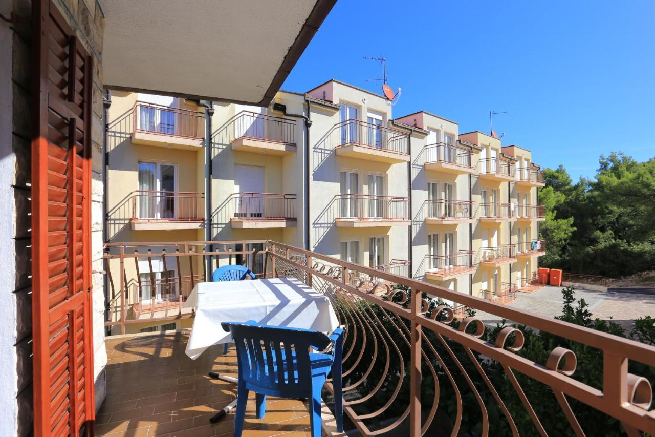 Apartments By The Sea Arbanija, Ciovo - 17332 Trogir Kültér fotó