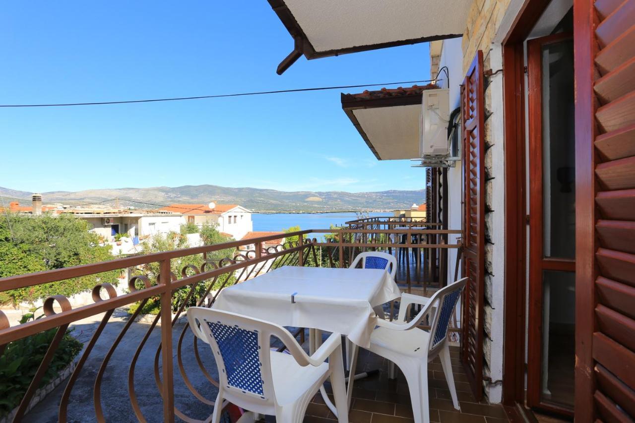 Apartments By The Sea Arbanija, Ciovo - 17332 Trogir Kültér fotó