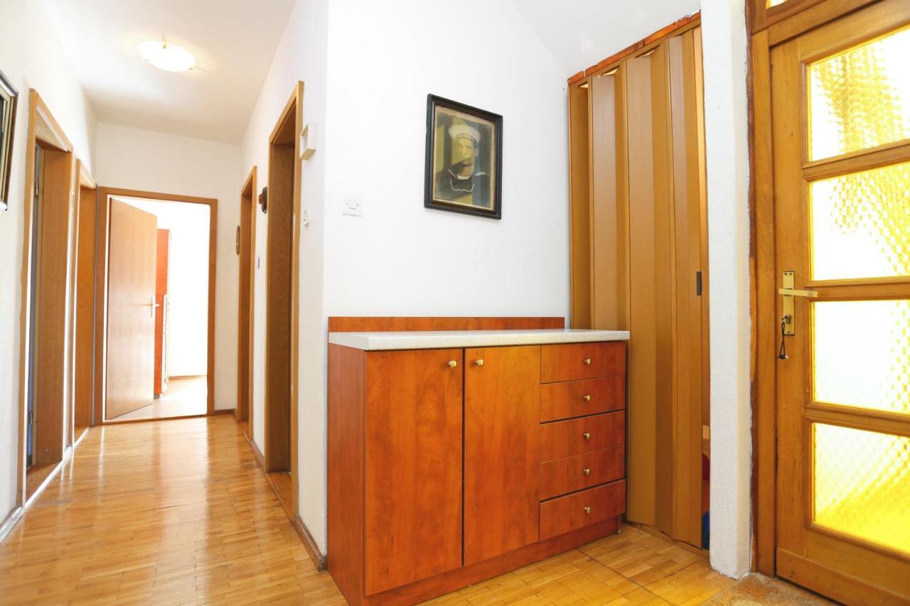 Apartments By The Sea Arbanija, Ciovo - 17332 Trogir Kültér fotó