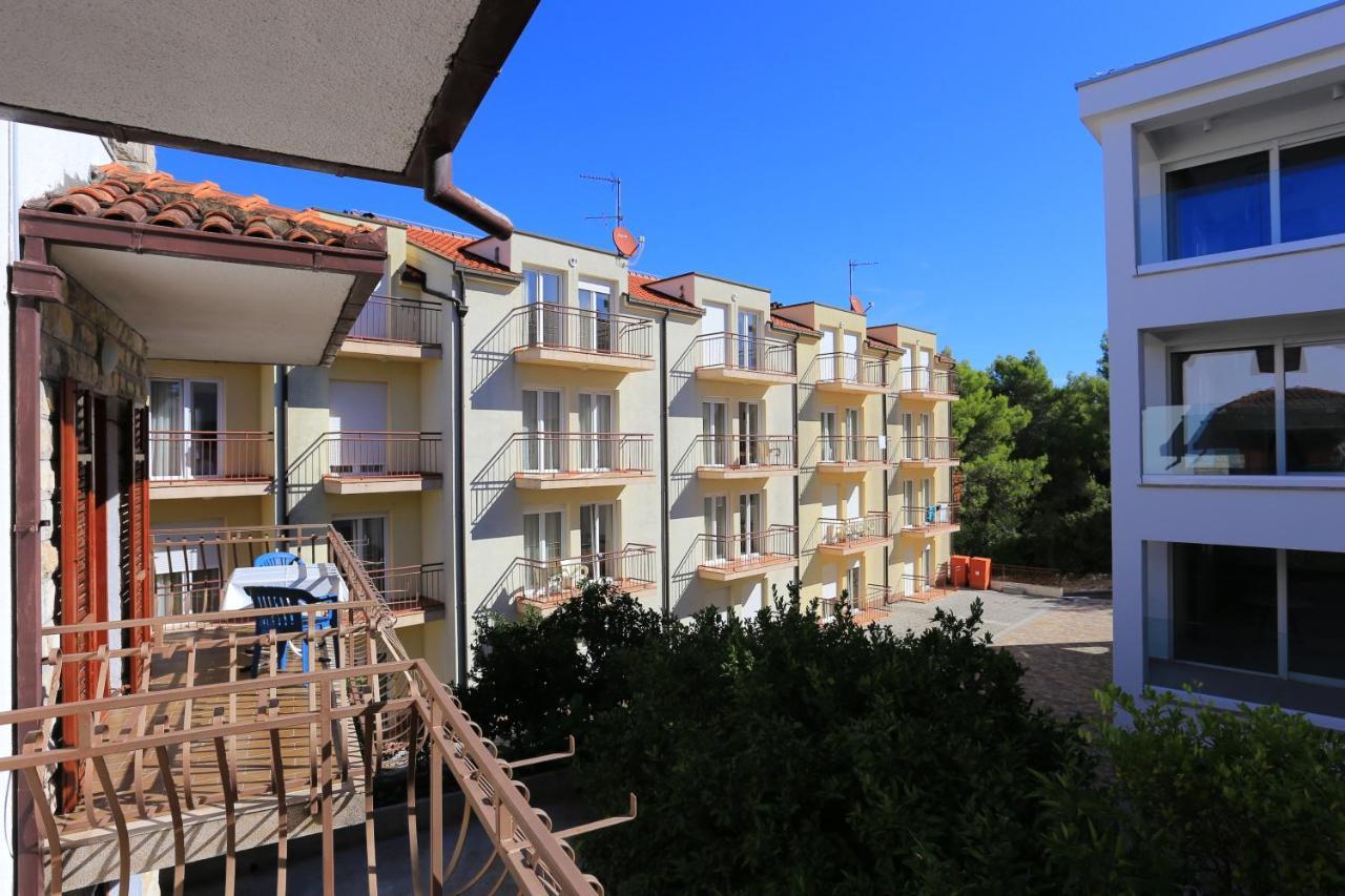 Apartments By The Sea Arbanija, Ciovo - 17332 Trogir Kültér fotó