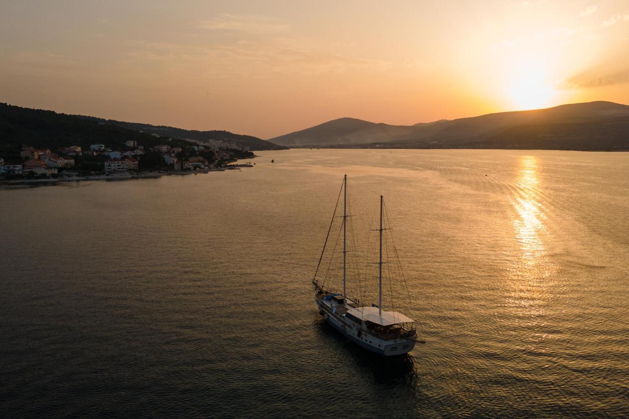 Apartments By The Sea Arbanija, Ciovo - 17332 Trogir Kültér fotó